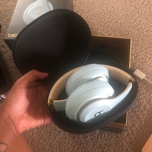 Bests by Dre Studio 3 Wireless headphones